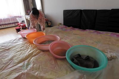 益阳楼上漏水，住户失联，小区没物管，业主维权难！律师来支招……